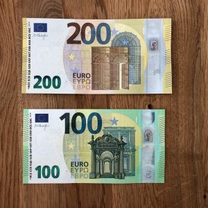 Achetez de faux billets de 200 euros 