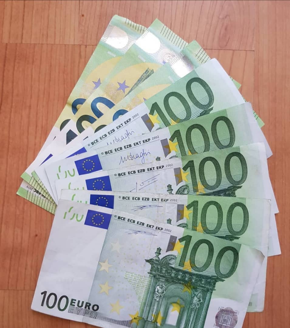 Paquet de monnaie contrefaite de 30 000 euros de haute qualité
